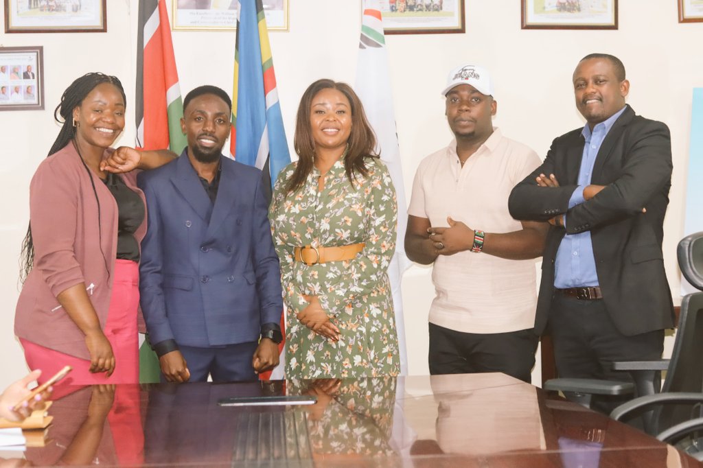 IPYF_KE's tweet photo. Today, members of the IPYF had a meeting with Acting CEO of The National Youth Council(NYC), Ms Gloria Wawira. We discussed youth pertinent issues including the upcoming NYC elections &amp; how best we can work on converging interests.
#Togetherwecan https://t.co/mLFVH0vfRc