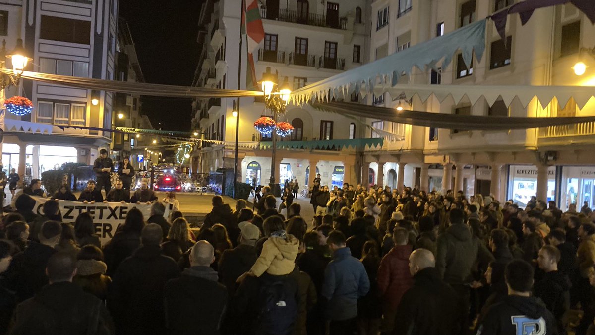 HiruputzuGtx's tweet photo. 📸 Gaurko mobilizazioko hainbat irudi. 

Gaztetxearen alde, kritika politikoa egiteko eskubidearen alde, militatzeko baldintzen defentsan...

Hiruputzu aurrera! Gaztetxeak defendatu! https://t.co/yJCElKJ4Co