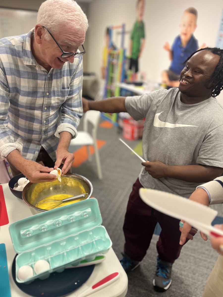 GiGis_Play_Hou's tweet image. Join us in GiGi's Kitchen as we crack, whisk, and bake up some delicious treats! 🍳👩🏽‍🍳 #CookingClass #GiGisPlayhouse #InclusiveCooking