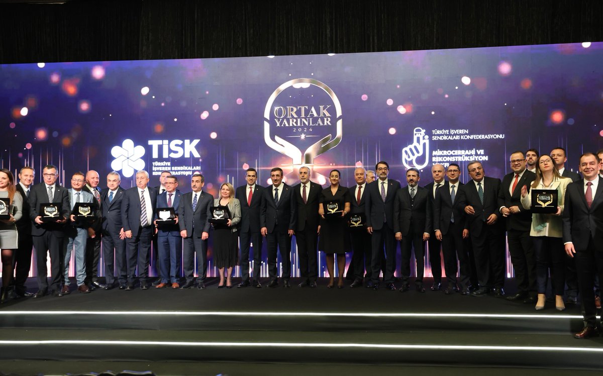 📍Türkiye İşveren Sendikaları Konfederasyonu (TİSK) Ortak Yarınlar Ödül Töreni

Çalışma Hayatının Geleceği temasıyla düzenlenen programa Cumhurbaşkanı Yardımcımız Sayın <a href="/_cevdetyilmaz/">Cevdet Yılmaz</a> ile birlikte katıldık.

Çalışan, üreten, tam bağımsız Türkiye hedefimize; girişimcilerimiz,