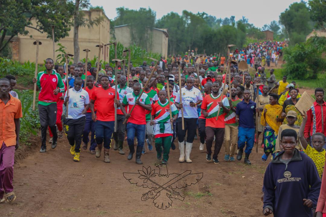 03/12/2024 Umukuru w'imbonerakure ku rwego rw'igihugu #NshimirimanaEric  yaragendeye amakomine ya #Busoni, #Kirundo na #Kiremba mu ntumbero yo kuraba ibikorwa vy'iterambere biriko birangurwa n'Imbonerakure.
<a href="/CnddFdd/">CNDD-FDD</a> 
<a href="/R_Ndikuriyo/">Ndikuriyo Révérien</a>
<a href="/DorianeMunezero/">Doriane Munezero🇧🇮</a>