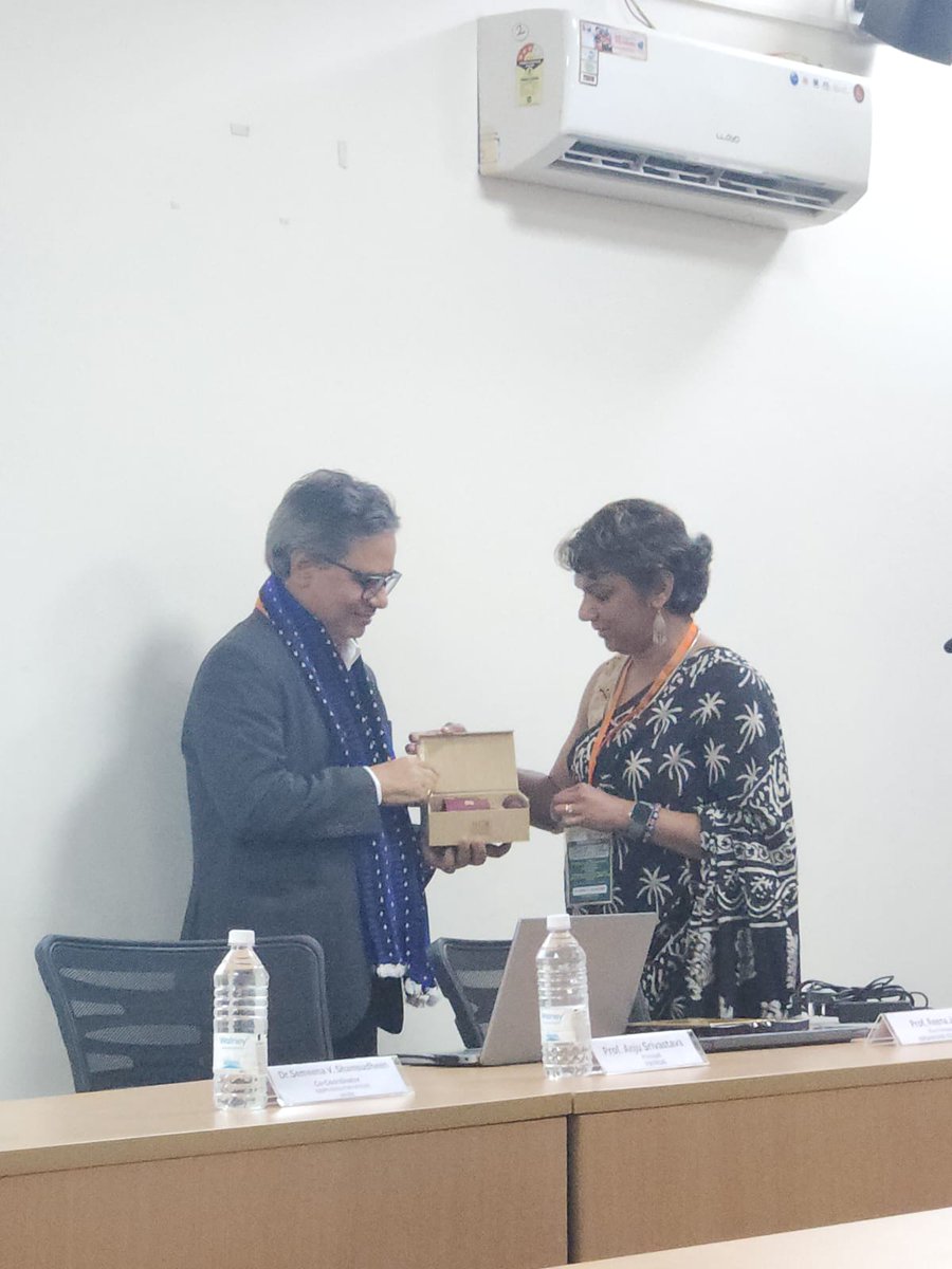 pallavienviron1's tweet image. Day 17: Fantastic lecture from Dr. @rakeshkumarcsir President, @SocforIndoorEnv Ex-Director @CSIR_NEERI &amp;amp; Former OSD, CCSU, @CSIR_IND on &quot;Emission Inventories (Anthropogenic)&quot; in @iLEAPS18 -@hinducollege Course on &quot;Fundamentals of #AtmosphericScience and #ClimateChange&quot;