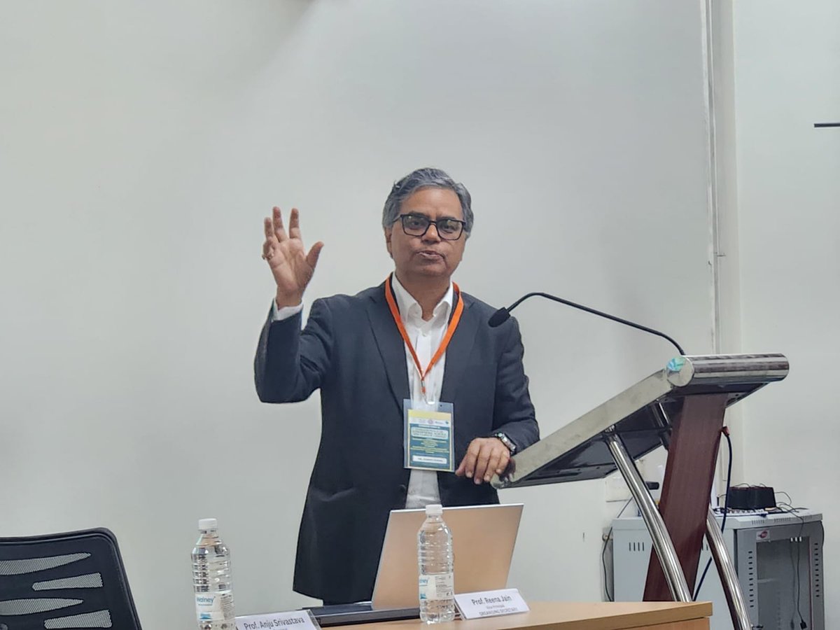 pallavienviron1's tweet image. Day 17: Fantastic lecture from Dr. @rakeshkumarcsir President, @SocforIndoorEnv Ex-Director @CSIR_NEERI &amp;amp; Former OSD, CCSU, @CSIR_IND on &quot;Emission Inventories (Anthropogenic)&quot; in @iLEAPS18 -@hinducollege Course on &quot;Fundamentals of #AtmosphericScience and #ClimateChange&quot;