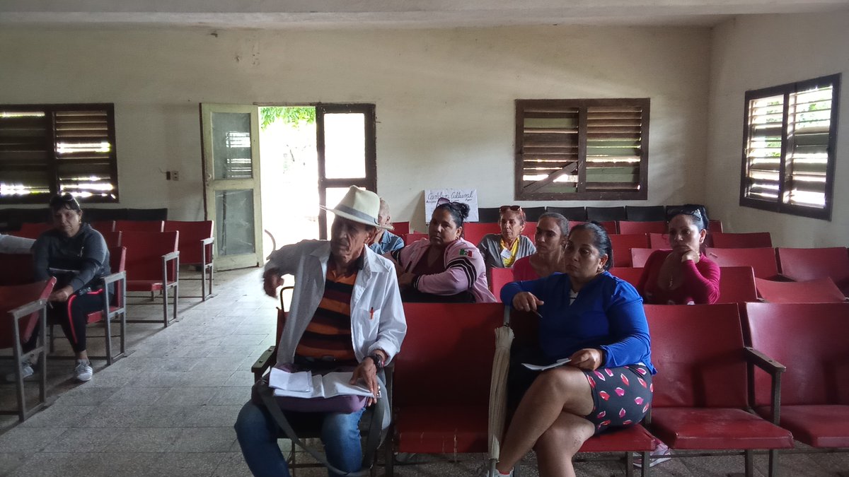 AMPPSibanicu's tweet photo. #PoderPopular
#Sibanicu
Se desarrolla en el Consejo Popular #Siboney la reunión de la Comisión de Prevención, donde se realiza una capacitación sobre el funcionamiento del grupo, los acompañan Dayami Pi Llanes viceintendente de los programas y objetivos de la Economía. https://t.co/sAIVU6Xydw