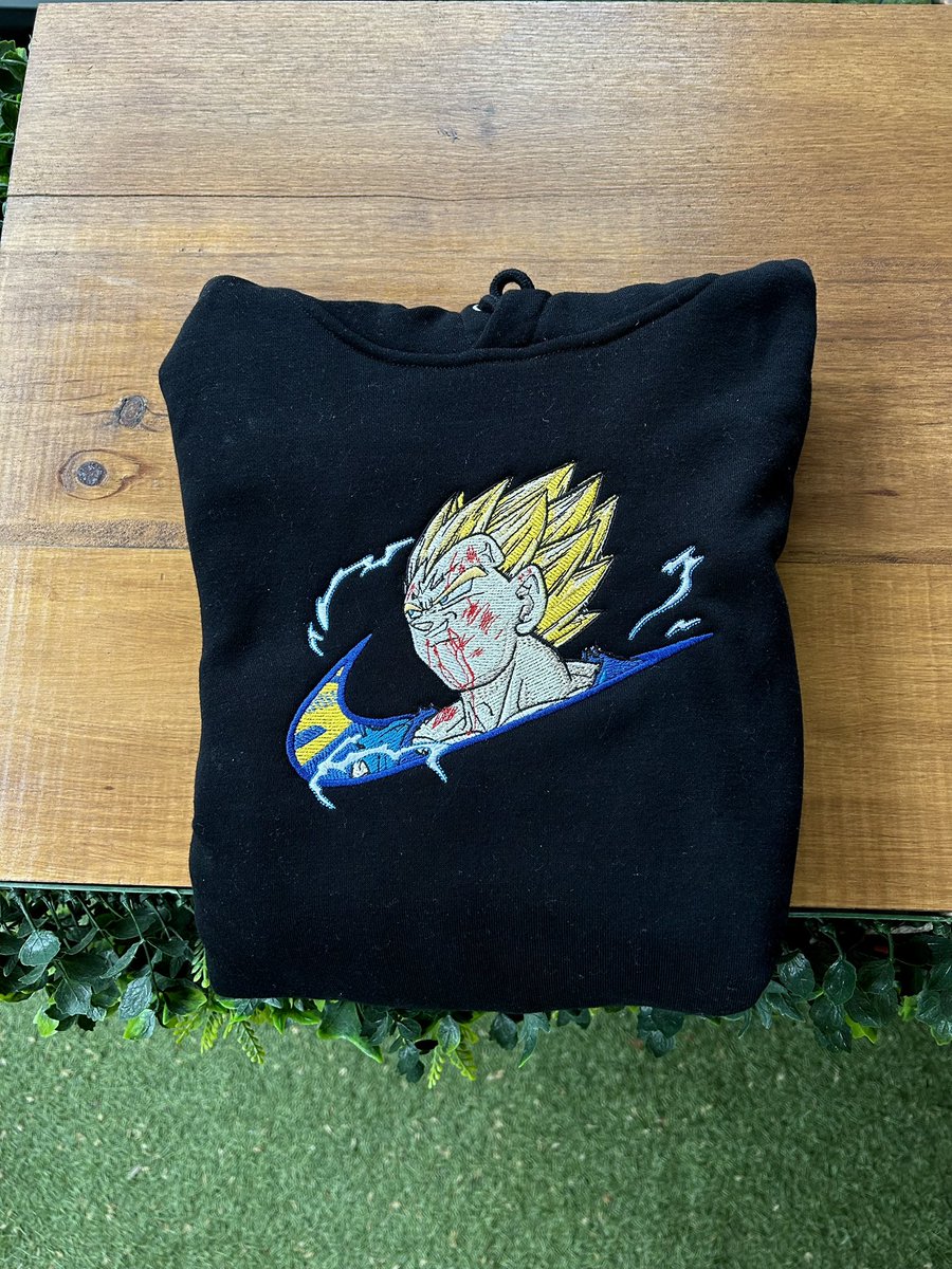 🍀 Concours - Tente de gagner un pull brodé de ton choix pour Noël 🎄 #FC25 

Conditions : 

- Follow <a href="/JohnZ_creation/">John Z</a> (moi) sur Insta 
- 🔄 Rt et Liker ❤️ le tweet 

Lien : instagram.com/johnz_creation…

Tirage le 16/12 pour recevoir avant Noël 

Bonne chance la Team 🫡