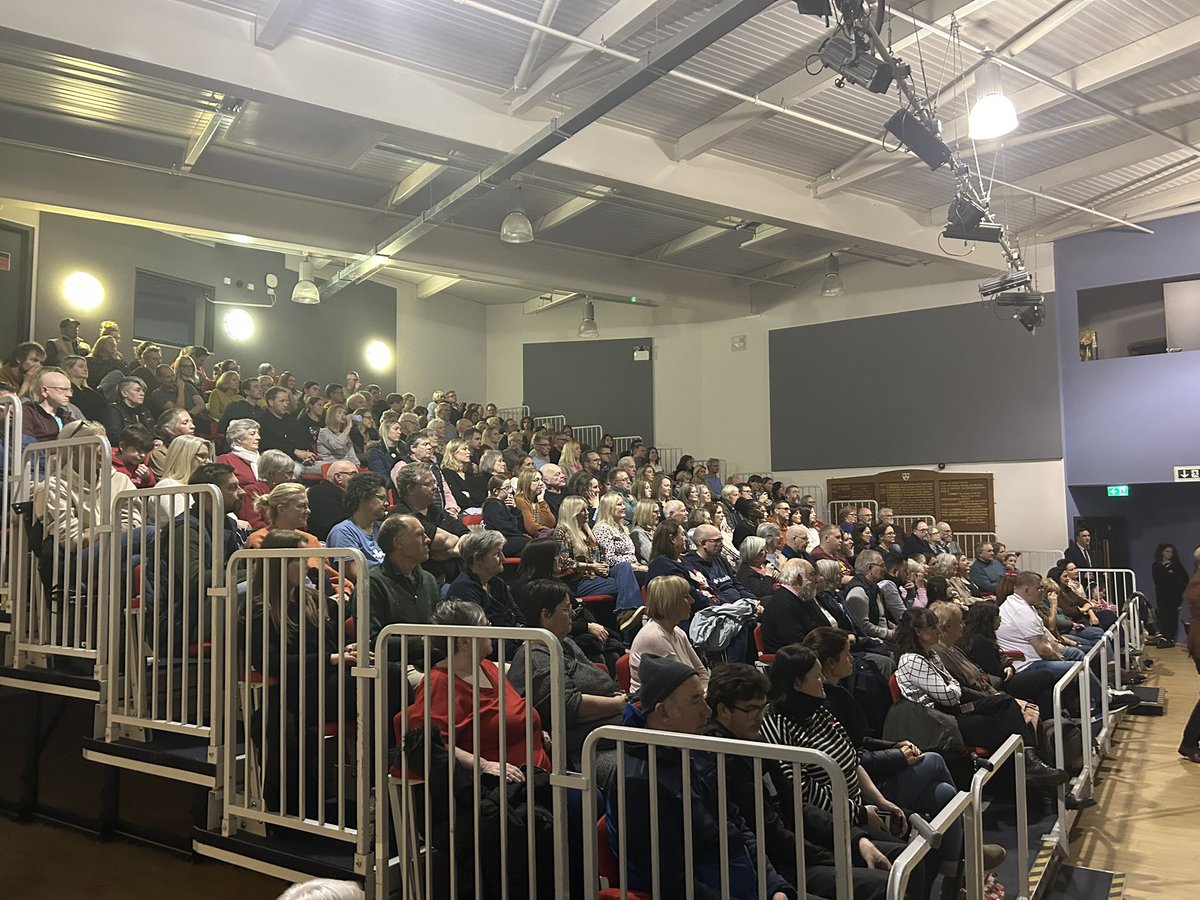 Cowbridge School’s musical talent celebrates Christmas with our annual Christmas showcase. Big Band, junior and senior jazz, school choir, ukulele band, you name it they all performed in a festive atmosphere.