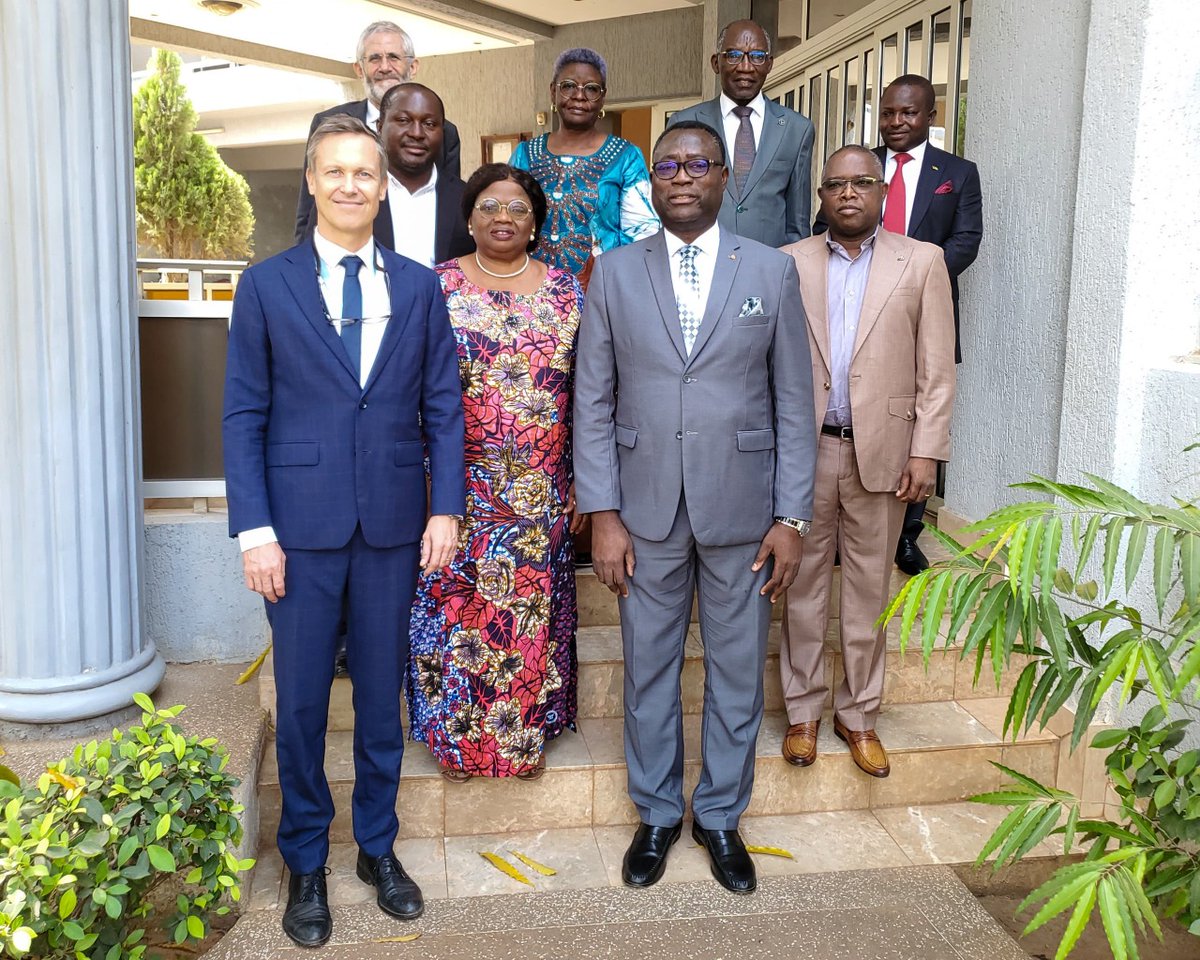 Rencontre fructueuse entre l'UE et la CNDH au Togo !   L'Ambassadeur de l'UE et le bureau exécutif de la CNDH ont discuté des moyens de renforcer la coopération pour promouvoir les droits de l'homme au Togo.

#DroitsDeLHomme #Togo #UE