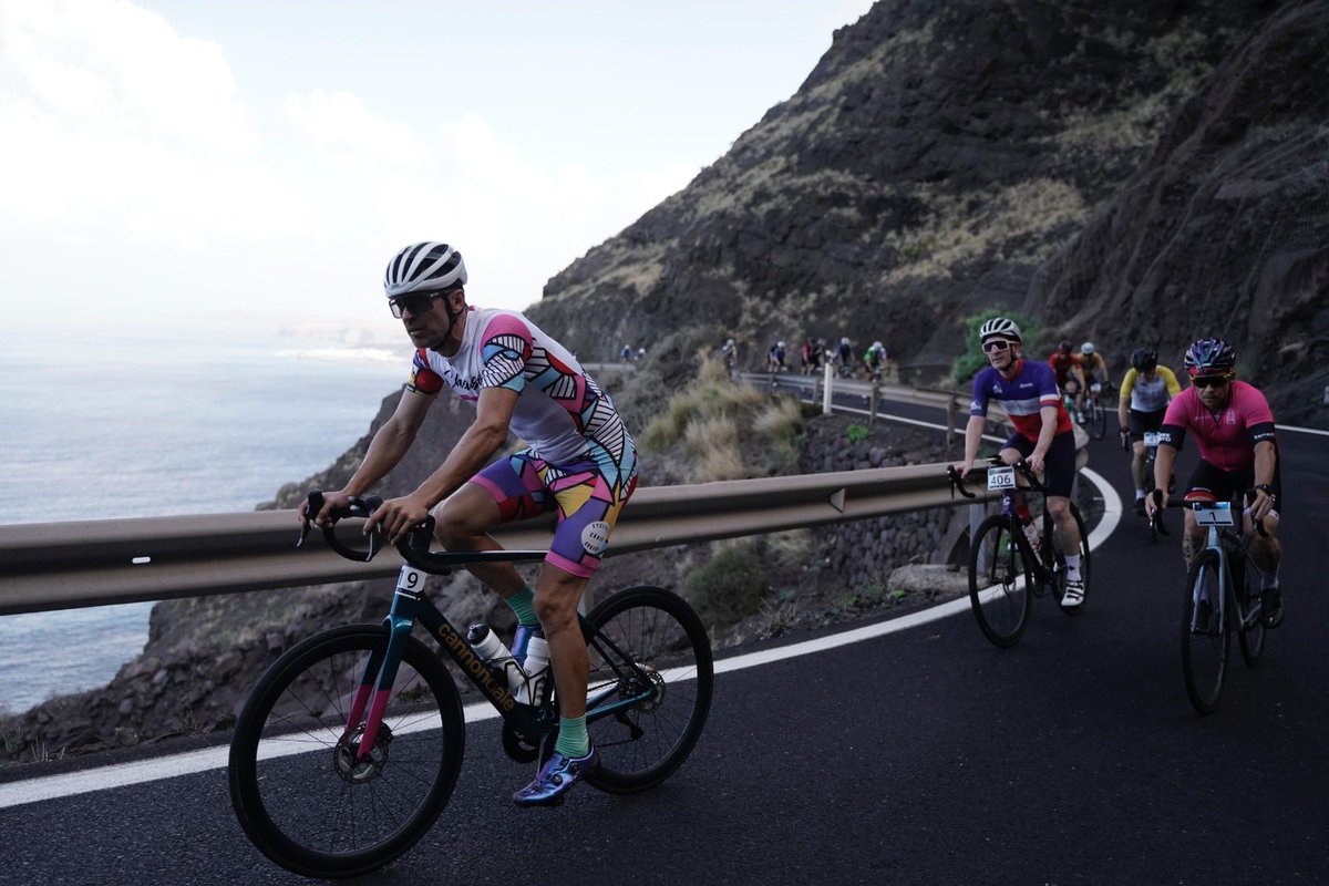 GranCanariaBW's tweet photo. La #GranCanariaBikeWeek celebró este miércoles su tercera etapa, la Cola de Dragón, con 96 km que unieron el norte y el sur de la isla.
ℹ https://t.co/ZQ2OZbj9lM
#GCBW #Nissan #GrupoARI https://t.co/Z3QP9nixEn