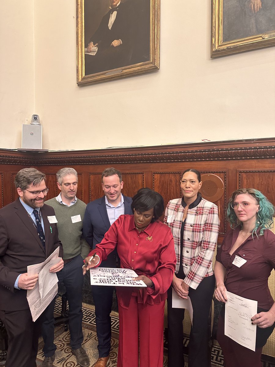 MrVaccaro1's tweet image. Good things happen in Philadelphia.  Honoring Caroline LeCount @Key_Z_E @JoshIsserman @Samayzing @PhillyMayor @PhiladelphiaGov