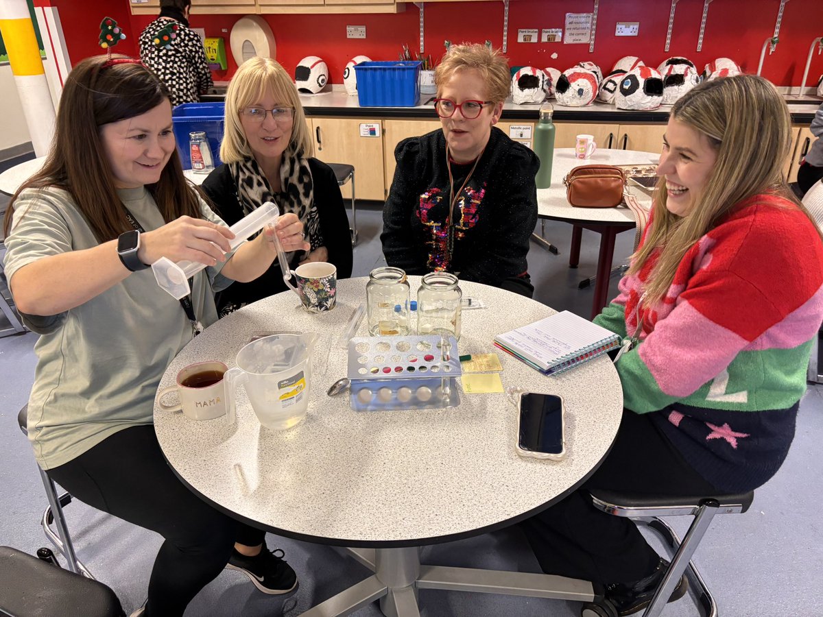 A fabulous CLPL session <a href="/MauchlineC/">Mauchline Primary School & Early Childhood Centre</a> focussing on Investigative skills and Engineering with <a href="/Makedo/">Makedo</a>. 

#RAiSE #STEM #STEMchallenges