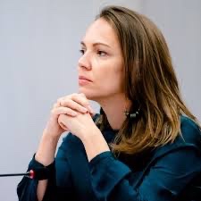 Walgelijk! 
Deze motie is echt ingediend. Maar toch vraag je je af: heeft een kamerlid deze beschamende motie echt ingediend?

Bente Becker houdt de schijn op, maar ze is gewoon bewust bezig groepen weg te zetten.

Ze is discriminerend en racistisch bezig maar als je dit benoemt,