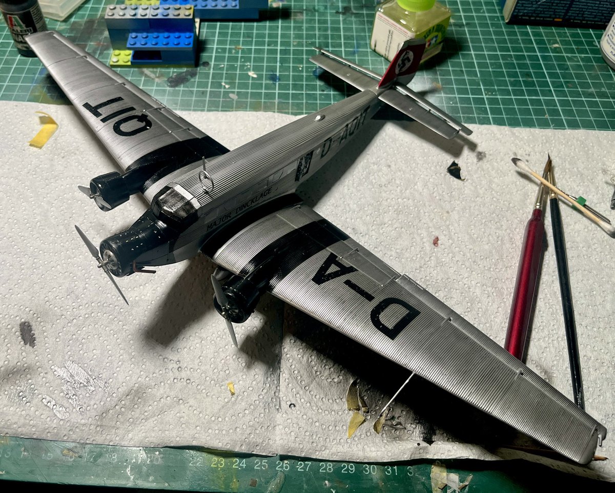 KTMatjOliva's tweet photo. Wash and some details - antenas, pitot tube,… tomorrow warnish and finish.. #scalemodel #scalemodeller #junkers #jffscalemodels 🫢 https://t.co/M0z7qyUxvd
