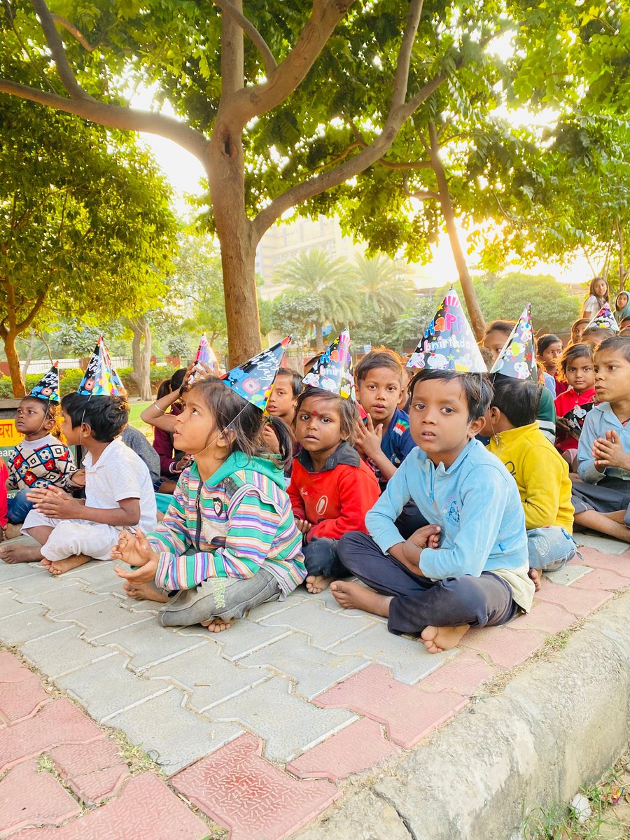 orgprazna's tweet image. Akshar Kaksha had the privilege of honoring the birthday of Late Mrs. Sharma, the beloved wife of Colonel V. K. Sharma. To mark this special occasion, Colonel Sharma graciously distributed sweets, refreshments, mats, and food plates to the children of Akshar Kaksha. #aksharkaksha