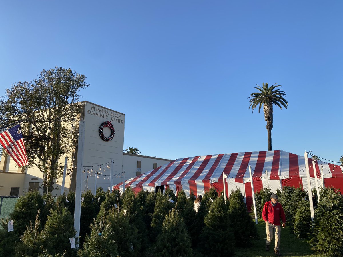 HermosaKiwanis's tweet image. The Tree Lot is OPEN! 🎄

We have a variety of types and sizes for you to choose from. Proceeds benefit over a dozen local charities 🙌

Open 10am-9pm weekdays and 9am-9pm on weekends. 

Santa will be available for photos on his sleigh FRI-SUN from 4pm to 7pm.