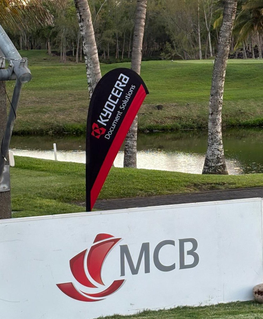 esteban_pacios's tweet image. Esta semana se celebra el #mcbroadtomauritius #tourchampionship y el gran @balmasedagolf me pasa foto obligatoria 
@KYOCERA_EU @KYOCERA_DS_ES @KYOCERA_JP siempre con el #golf
Mucha suerte Charci!!
