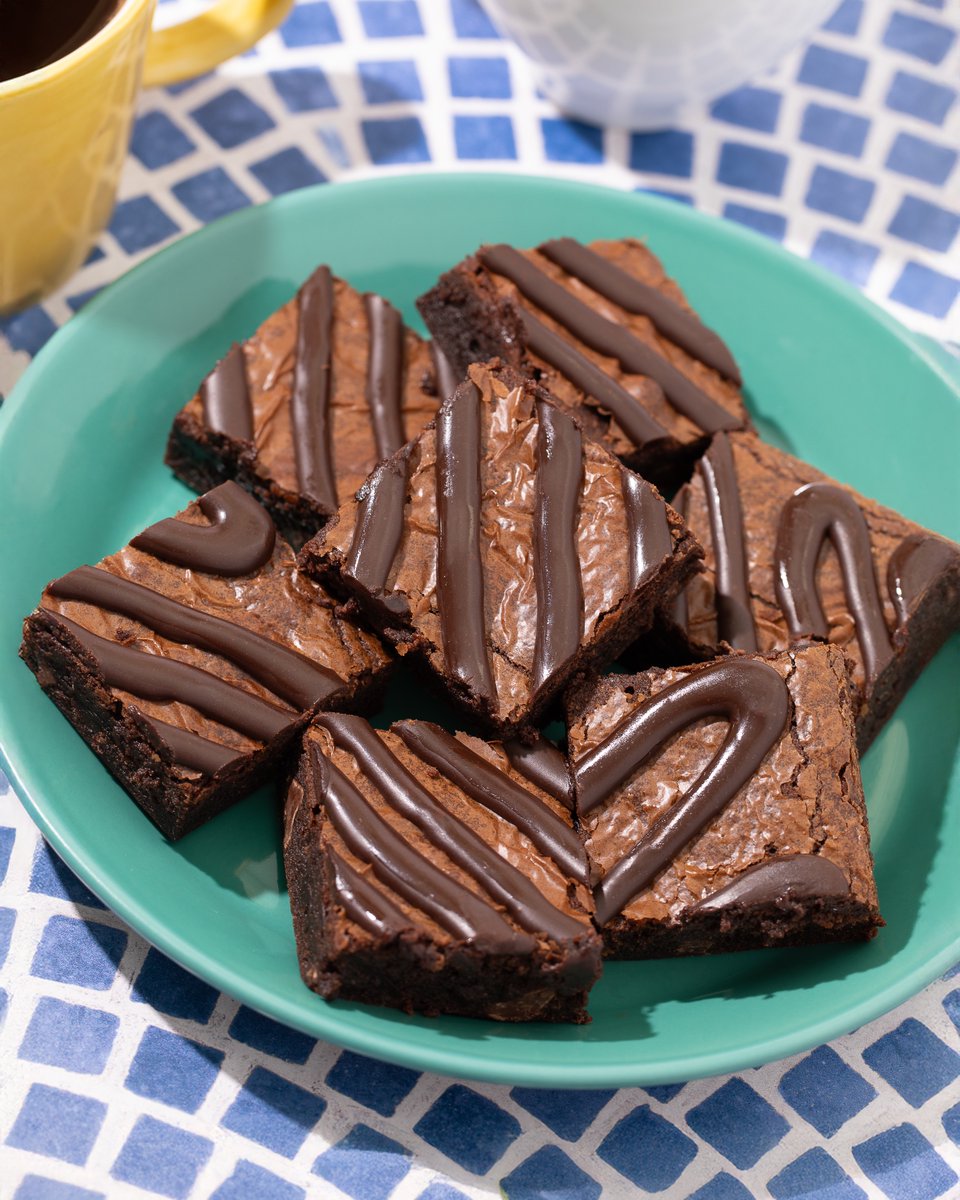 zerogravitygrub's tweet photo. Not all brownies are created equal. Ours aren’t cut from a big slab, they’re baked individually for you. This extra personal touch means cakier edges, a fudgier middle and perfection all throughout 😉

#postalbrownies #newbusiness #chocolate #gift #bakery #brownies  #londonfood https://t.co/gtc1rhP6Ik