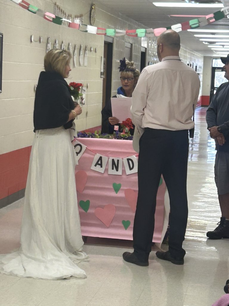 Mrs. Bowen’s Kinder Crew tweet media