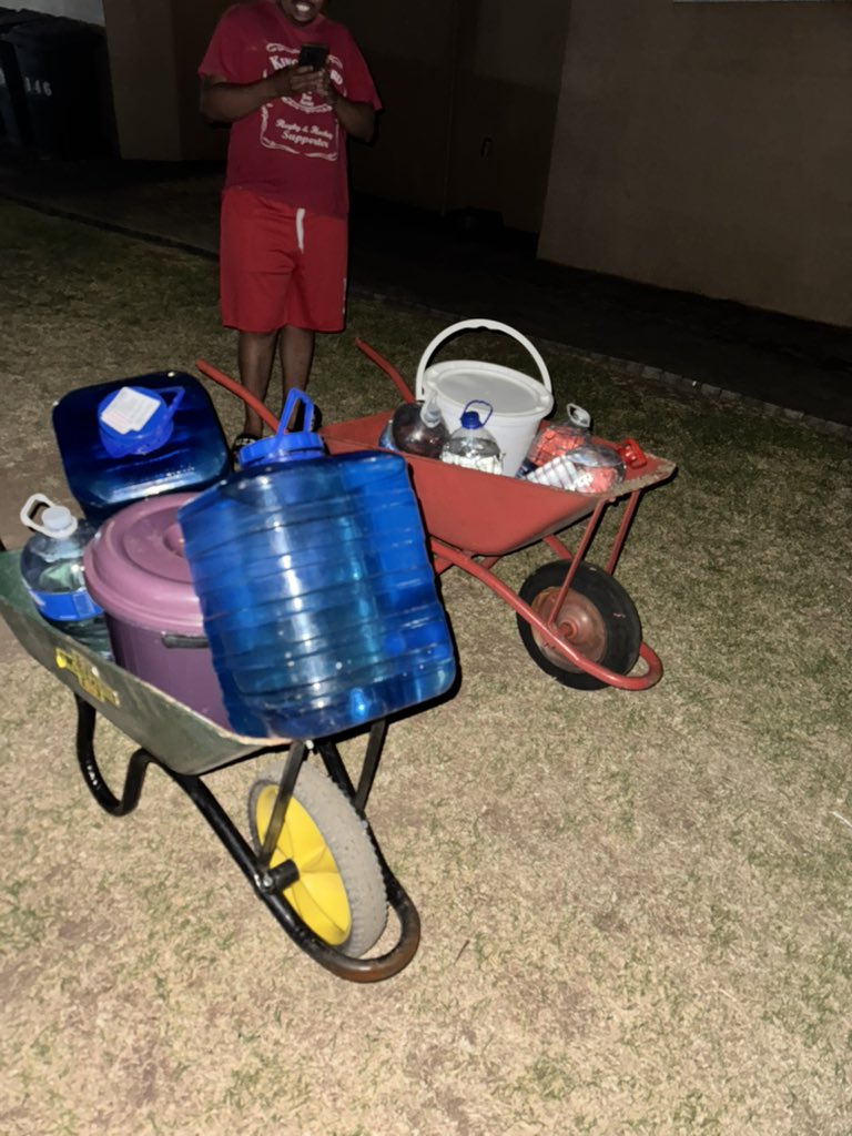 Fucha222's tweet image. Life in Sandton - 21:27

No water at Bryan Brook Estate at 220 Witkoppen Road, Paulshof since Sunday 1 December 2024 @JHBWater @CityofJoburgZA

#fourwaysreview #SABCNews #eNCA #needwatertanker