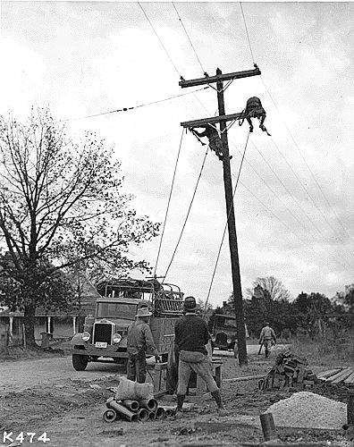 MakeAugusta's tweet image. The Rural Electrification Administration was responsible for bringing electricity to 90% of America&apos;s farm communities by 1951. This is a collection of interesting things I discovered while researching the REA. #REA #DatasheetDigest