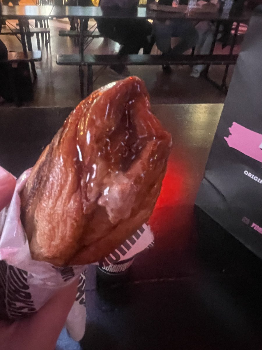 GaReth_Rutter's tweet image. Dear reader yes I did. It was glorious and even came with a little pot of dipping gravy.