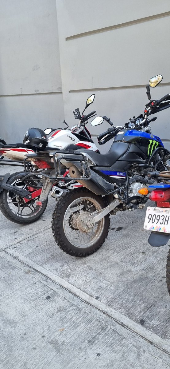 Francjeronimo90's tweet photo. @UCS_GCDMX @OVIALCDMX nos apoyan para retirar motocicletas en la banqueta en Cecilio Robelo 3, colonia el Parque, Alcaldía Venustiano Carranza. https://t.co/ub5h37rzlP