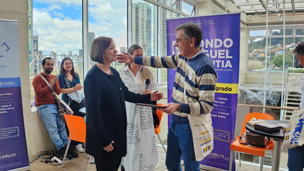 EconomiaUAndes's tweet photo. 1⃣🎉 En el marco de #VolverALosAndes y la celebración de los 60 años de la Maestría en Economía #PEG, rendimos un merecido homenaje a nuestras primeras egresadas. 💫
Ellas marcaron el camino y dejaron huella en la historia de nuestra Facultad #Economía #EconomiaUniandes #PEG https://t.co/ILGjCTqbXP