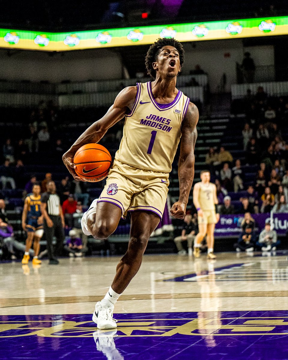 JMUMBasketball's tweet image. Facilitator. 

Season-high five assists last night for @XaeBr0wn 🛠️

#GoDukes