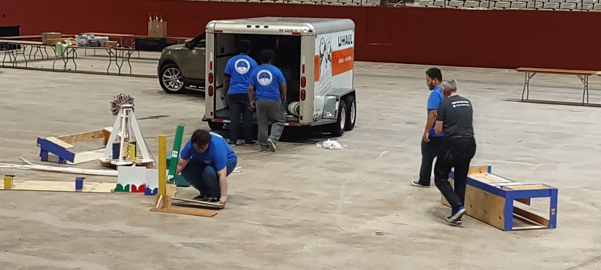 KHSBestRobotics's tweet image. KHS Robotics volunteering with @BESTTexRobotics to unload game field materials for the Texas BEST Robotics UIL State Championships