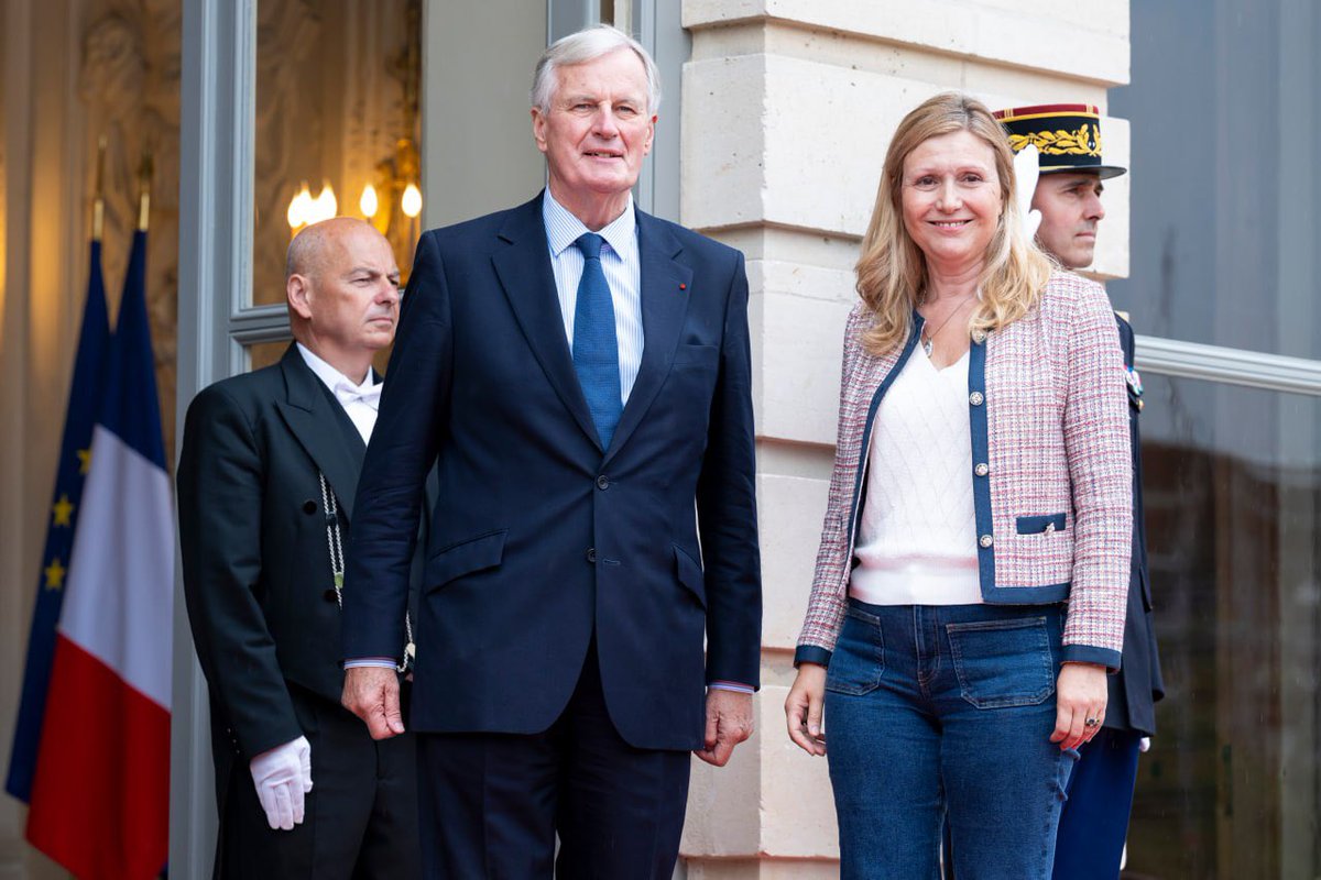 YaelBRAUNPIVET's tweet photo. Je salue le courage et l’engagement de Michel Barnier, un républicain qui a toujours exercé ses responsabilités avec dignité et sérieux. Son parcours témoigne d’un attachement sincère à nos institutions et aux valeurs qui fondent notre République. https://t.co/7PTbzIKI5Q