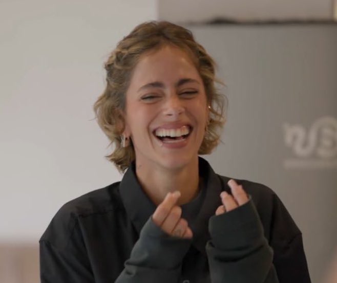 lovxfortini's tweet photo. ver a tini sonreír así se siente como esta parte de su canción🩹🫂❤️‍🩹 https://t.co/nnE176lmoL