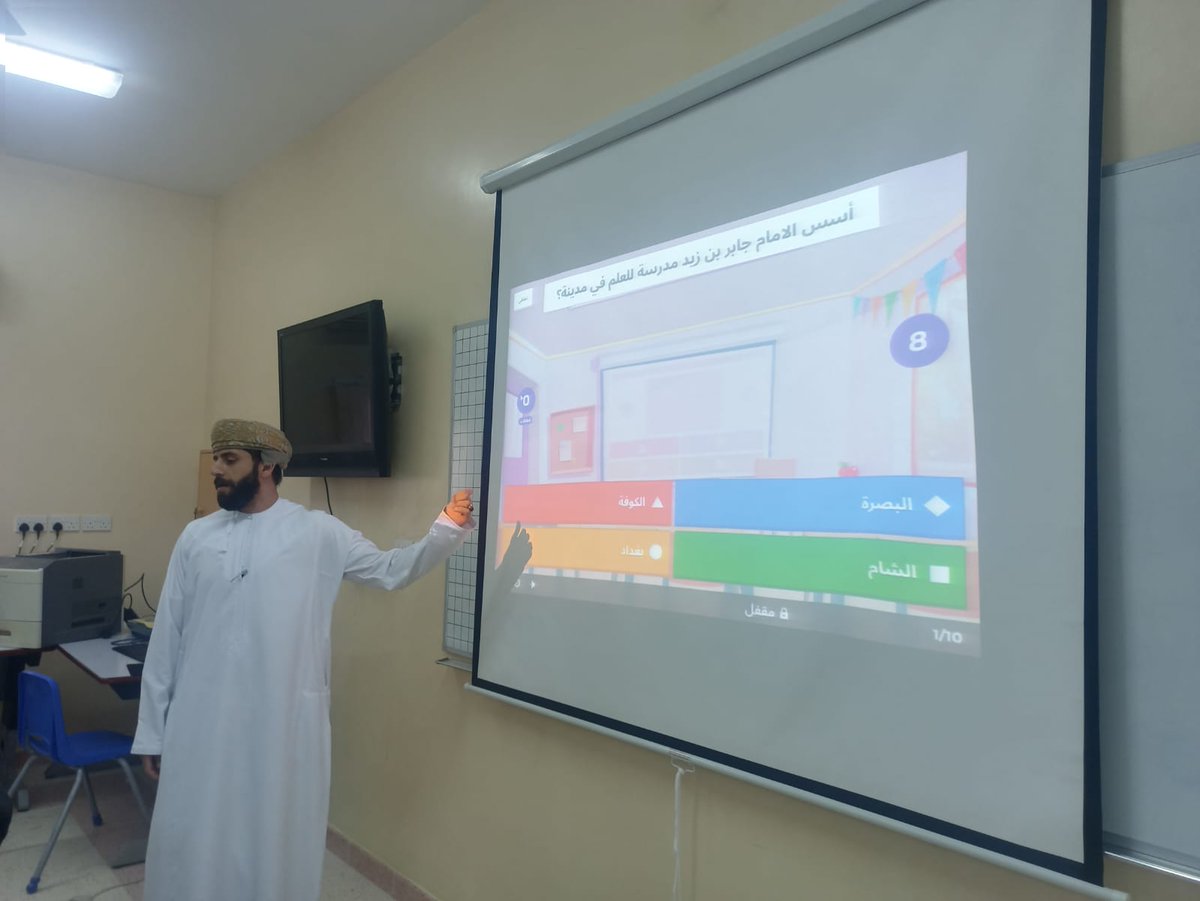 abutschool's tweet photo. نظم مركز مصادر التعلم مسابقة إلكترونية  ثقافية وذلك بتوظيف التقانة الحديثة في المسابقة عن طريق أجهزة الحاسوب وتشمل المسابقة الموسوعة العمانية والمناهج الدراسية وذلك لصقل ثقافة الطلبة بالقراءة الخارجية والمنهج الدراسي بإشراف الاستاذ قصي العامري. https://t.co/s0EZHZeW1n