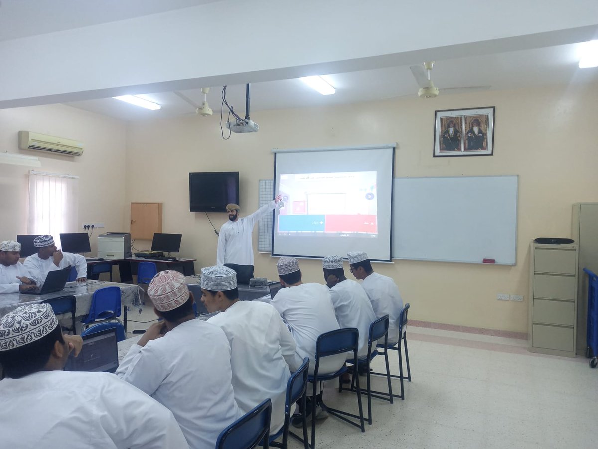 نظم مركز مصادر التعلم مسابقة إلكترونية  ثقافية وذلك بتوظيف التقانة الحديثة في المسابقة عن طريق أجهزة الحاسوب وتشمل المسابقة الموسوعة العمانية والمناهج الدراسية وذلك لصقل ثقافة الطلبة بالقراءة الخارجية والمنهج الدراسي بإشراف الاستاذ قصي العامري.