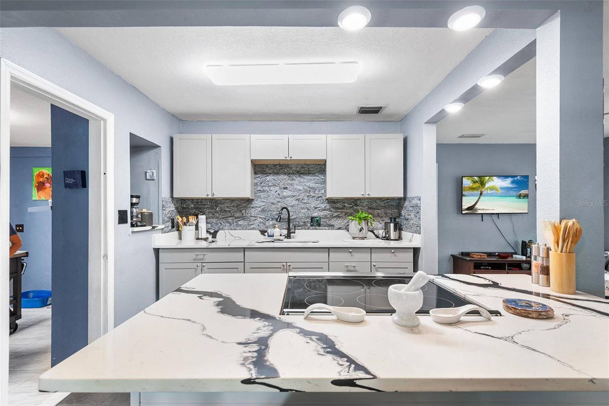 Whitney__Marie's tweet photo. New Price: $340,000
4984 OXFORD AVE N, Saint Petersburg, FL 33710 is a fantastic property with 2 bedrooms and 1.0 bathrooms. Make this home yours before the new year!!
See more here: https://t.co/WDOjzRtimL https://t.co/epS8l1qiFR