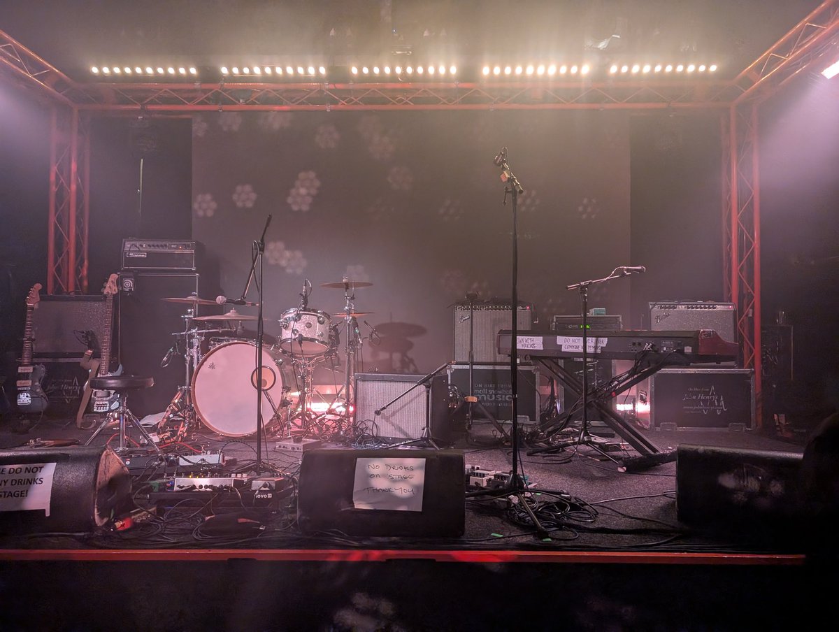AlexReviewsGigs's tweet photo. Still can't quite believe this is happening... But it is. Hope of the States first live show in over eighteen years. I've not been as excited for a live show in a very long time.
#HopeOfTheStates https://t.co/vM0A9GAdtH