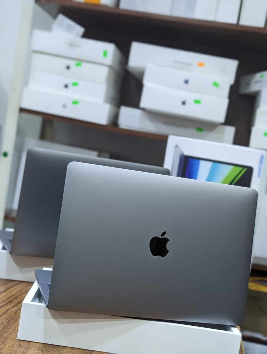 DrightSauce's tweet image. Good deal 🔥🔥

OPen Box MacBook Pro 2020 || M1 Chip || 13-inch || 8GB Ram || 512GB SSD || 8C CPU / 8C GPU |

1,200,000

OPen Box MacBook Pro 2020 || M1 Chip || 13-inch || 8GB Ram || 256 SSD || 8C CPU / 8C GPU |

1,100,000