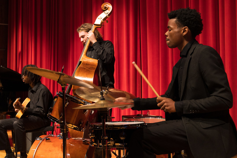 THIS FRIDAY, visit Enchanted Forest at the Pink Palace with extended hours from 6-8 pm, when Memphis Jazz Workshop local high school and professional jazz musicians will spread holiday cheer with live music* throughout the museum!
*free with your Enchanted Forest ticket purchase