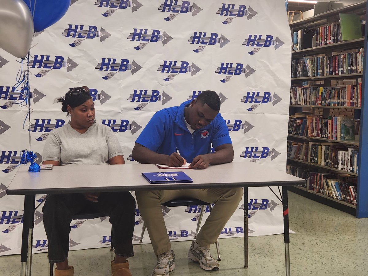 Pen -&gt; Paper

Houma -&gt; Dallas

<a href="/BourgeoisFB/">Bourgeoisfootball</a> -&gt; <a href="/SMUFB/">SMU Football</a>