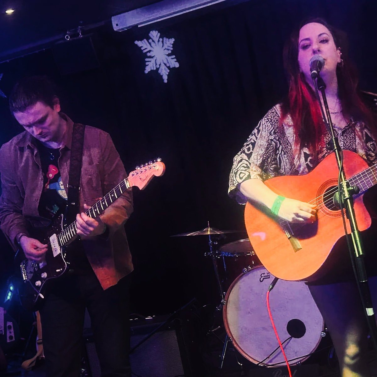 TEESSIDERS! Who fancies a Friday night freebie?! 🙋🏻‍♀️🎶

👉🏼 Twisted Lip ~ 06/12 ~ 8pm 
👉🏼 FREE ENTRY
👉🏼 Originals &amp; choice covers
👉🏼 Violin vibes &amp; 🎸riffs from Rob Harvey
👉🏼 Class beers 🍻 

YEEEHAAAA!

#livemusic #gigsinboro #middlesbroughmusicscene #teessideartists #supportlocal