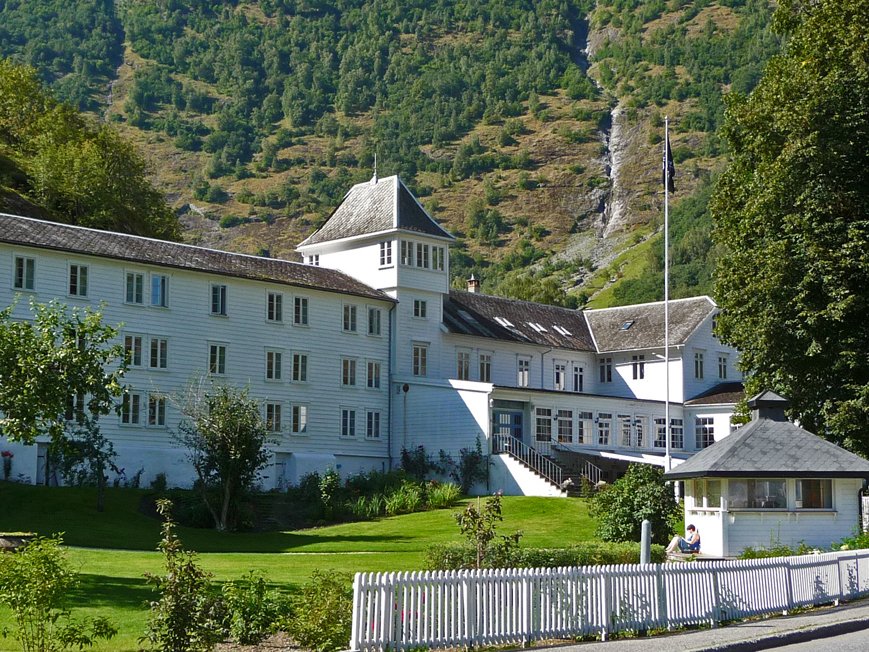 fotocompacta's tweet photo. Flam #Norwegian  #nofilter #PintoFotografia #landscapephotography #foto #trip #Lugares #photography #landscape #architecturephotography #noruega #fjord #fiordo #flamsbana https://t.co/SZS0u3ogI0