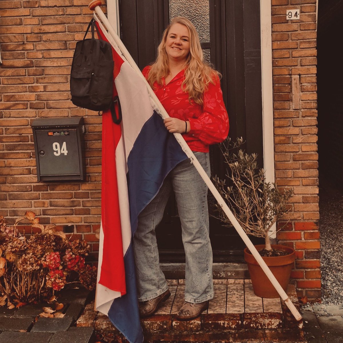 kristieneeisma's tweet image. De vlag kan uit! Na 3 jaar studeren mag ik met trots zeggen dat ik ben geslaagd voor de opleiding verzorgende-ig! 🩺👩🏼‍⚕️🎓

#geslaagd #zorg