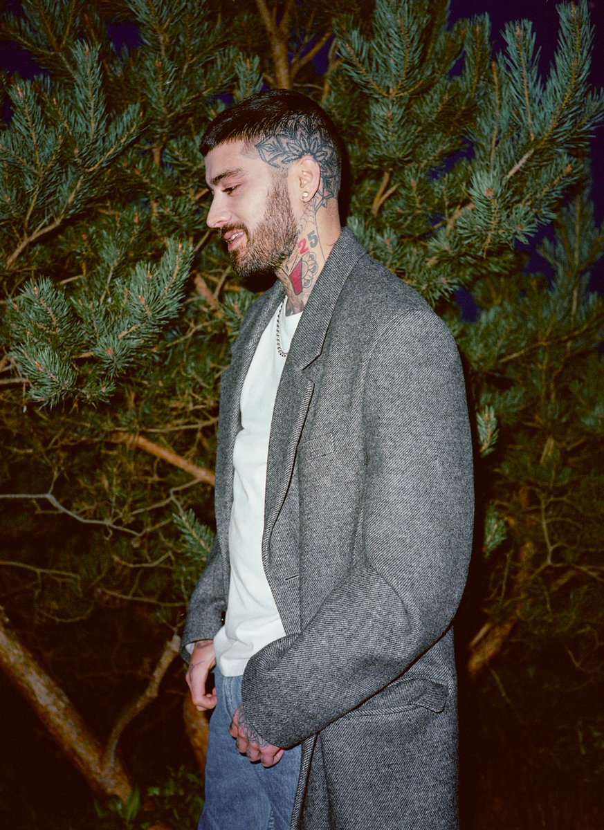 zayndailynews's tweet photo. New pictures of Zayn for Universal Music UK

📷: Charlie Chich https://t.co/5SqZl8gmnw