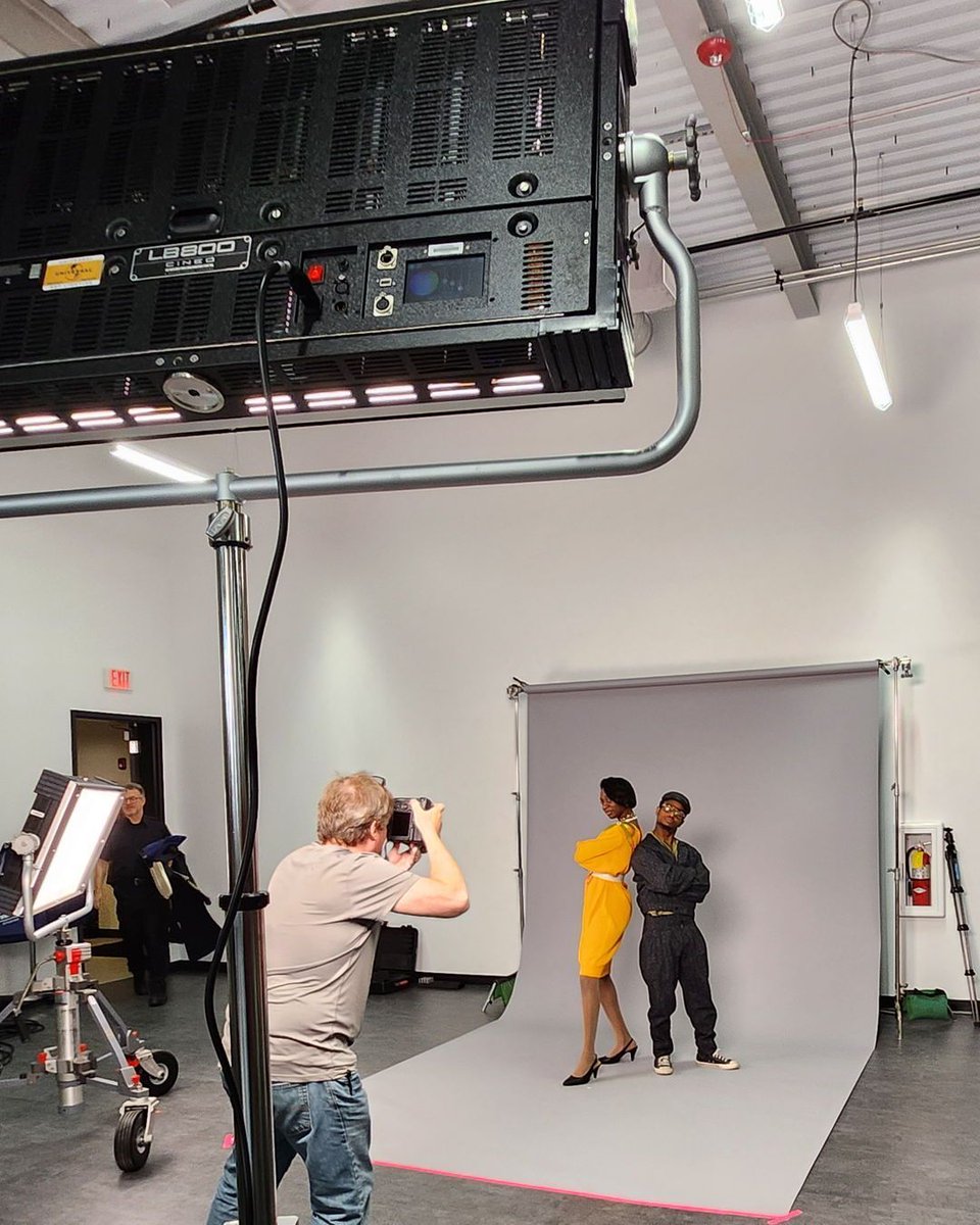 CineoLighting's tweet image. Powerful light, stunning results. 💥 Check out this behind the scenes shot of two #LB800 providing the ideal lighting for a #Photoshoot.

#Cineo #BehindTheScenes #LEDLighting #Production #Lighting