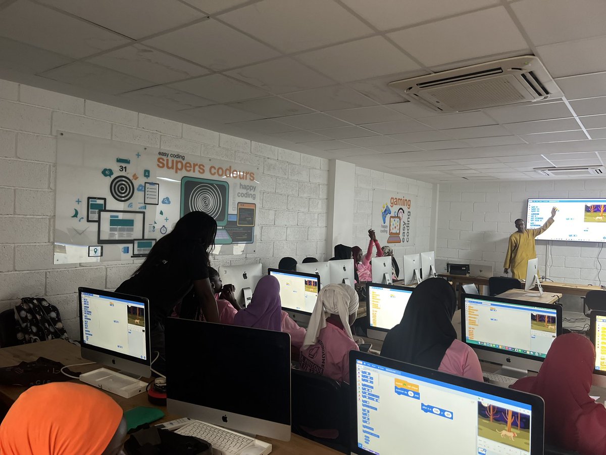 Adji_Anta_Dabo's tweet image. 🚀✨ De Kounoune à Orange Digital Center ! 💻
Un après-midi riche en découvertes :
🔸 Initiation au codage 👩💻👨💻
🔸 Visite inspirante du FabLab Solidaire 🛠️
🔸 Sensibilisation aux dangers du net ⚠️📱 avec les experts de SENUM 🙌
#SuperCoder 💻 #Inclusion 🌍 #DangersDuNet