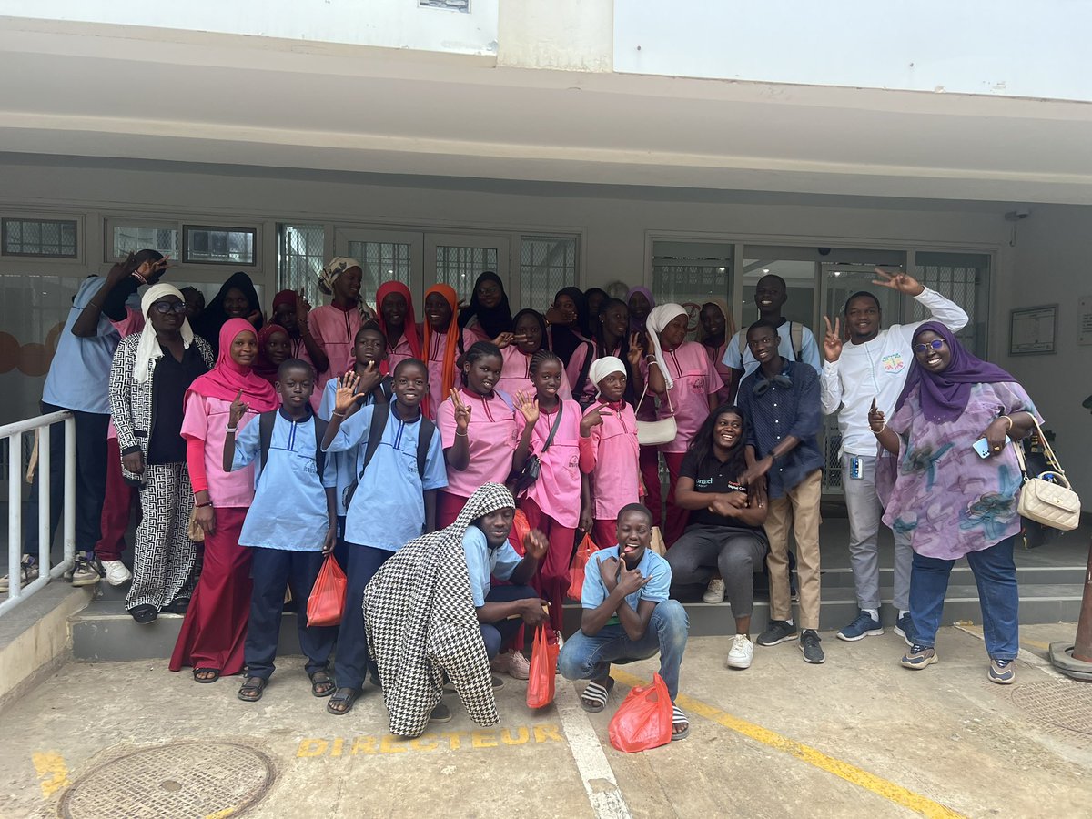 Adji_Anta_Dabo's tweet image. 🚀✨ De Kounoune à Orange Digital Center ! 💻
Un après-midi riche en découvertes :
🔸 Initiation au codage 👩💻👨💻
🔸 Visite inspirante du FabLab Solidaire 🛠️
🔸 Sensibilisation aux dangers du net ⚠️📱 avec les experts de SENUM 🙌
#SuperCoder 💻 #Inclusion 🌍 #DangersDuNet
