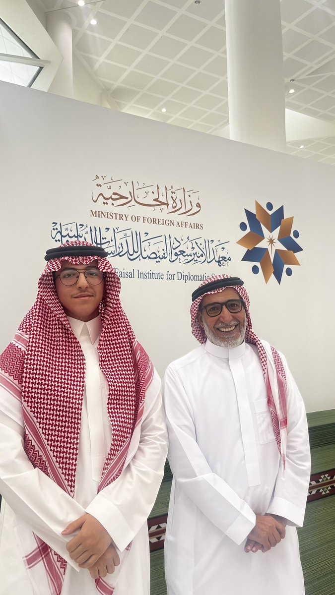 SaudM_1727's tweet photo. تشرفت هذا الصباح بحضور محاضرة قيّمة ألقاها سعادة سفير المملكة سابقا في هولندا وعضو مجلس الشورى حاليا زياد بن معاشي العطية بعنوان “العمل الدبلوماسي في المنظمات الدولية”، حيث استعرض خلالها العلاقة بين الأداء الدبلوماسي الفعال ودور المنظمات الدولية في صياغة السياسة الدولية. https://t.co/yyWVJL09sZ