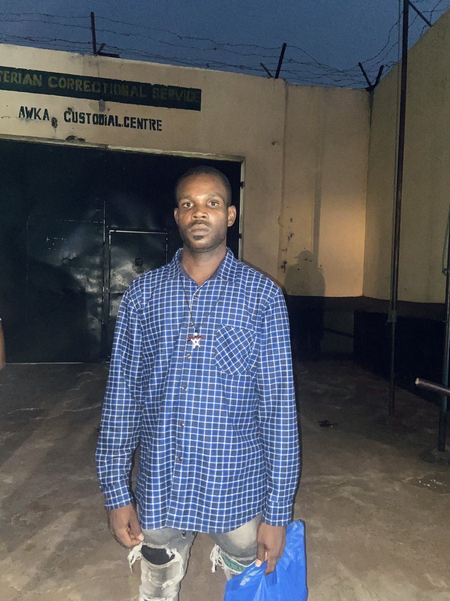 Dikeora_'s tweet photo. Around 7:00pm this night, the trio of Ernest Nwakama, Chukwuemeka Nwankwo &amp; Chinyere Ndibe finally walked out of the Gates of Awka “Prison” as Free Men. https://t.co/UWludA2e1I