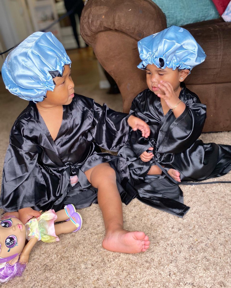 kash2krazyllc's tweet photo. Only three reversible silk baby bonnets left! Our must-have accessories not only keep your little one's hair protected but also add a touch of elegance. Don’t miss out on the chance to grab one before they’re gone! Ideal for gifting/treating your own baby to luxurious softness. https://t.co/nCUIt9lZiR
