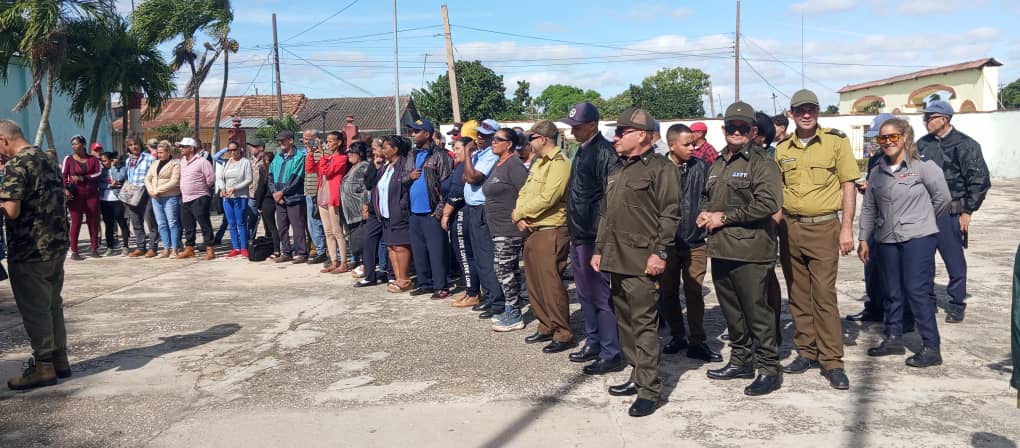 Noel Pérez (@pereznoel50850) on Twitter photo Se restituyen bienes recuperados por las fuerzas del MININT a sus dueños en el municipio Céspedes,#Camagüey . Ejemplos como estos son dignos de reconocer como parte del enfrentamiento.<a href="/DiazCanelB/">Miguel Díaz-Canel Bermúdez</a> .<a href="/DrRobertoMOjeda/">Dr. Roberto Morales Ojeda</a> .<a href="/FHHernndez1/">Federico Hernández Hernández</a> .<a href="/GobCamaguey/">Gobierno de Camagüey</a> .<a href="/MMarreroCruz/">Manuel Marrero Cruz</a> .<a href="/JorgeSutil2/">Jorge Sutil S</a> Se restituyen bienes recuperados por las fuerzas del MININT a sus dueños en el municipio Céspedes,#Camagüey . Ejemplos como estos son dignos de reconocer como parte del enfrentamiento.<a href="/DiazCanelB/">Miguel Díaz-Canel Bermúdez</a> .<a href="/DrRobertoMOjeda/">Dr. Roberto Morales Ojeda</a> .<a href="/FHHernndez1/">Federico Hernández Hernández</a> .<a href="/GobCamaguey/">Gobierno de Camagüey</a> .<a href="/MMarreroCruz/">Manuel Marrero Cruz</a> .<a href="/JorgeSutil2/">Jorge Sutil S</a>