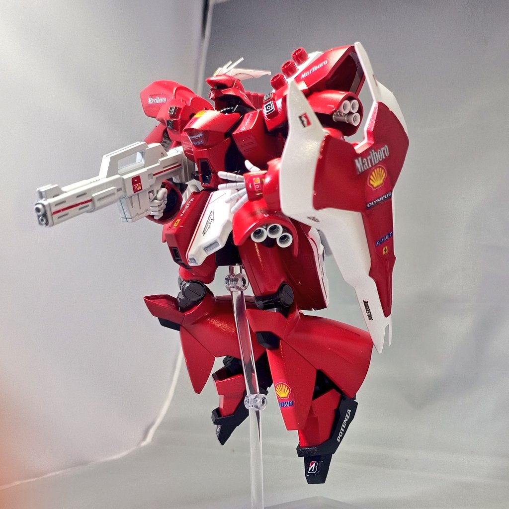narro2ria's tweet photo. クリア吹き、完成!🥳
#サザビー #ガンプラ
#F2003GA
実は、リアのプロペラントタンクを左右入れ替えてます…サイドビューでロゴが見やすいように! https://t.co/qqZ4ZZv43u