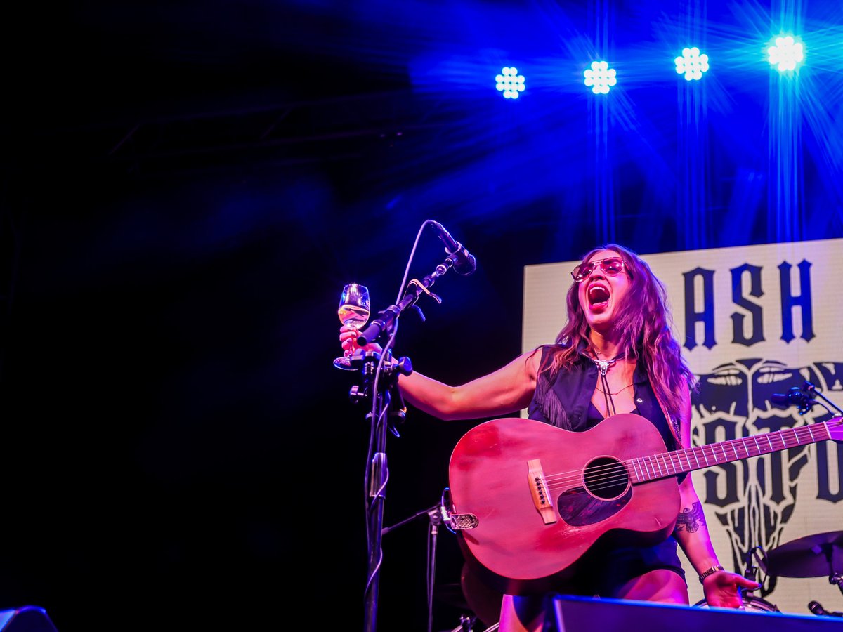 🎶🍷 What a finale! John Waite &amp; Ash Easton closed the Rhythm on  the Vine® Concert Series with soulful music, great wine, &amp; magical  moments under the stars. ✨

We loved every sip &amp; song this season—are you ready for 2025? 👀

#rhythmonthevine #wineryvibes #livemusic
<a href="/SCWinery/">South Coast Winery Resort & Spa</a>